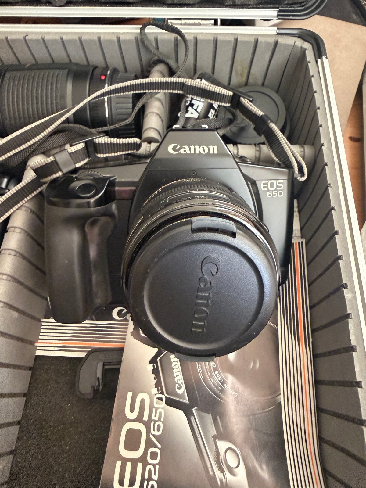 Canon EOS 650 Spiegelreflexcamera met 2 lenzen en flitser, Ophalen of Verzenden, Gebruikt, Spiegelreflex, Canon