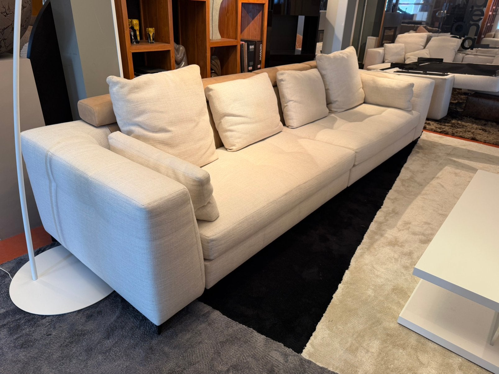 Foto 8 van Minotti Blazer 108x356cm incl 4 extra lederen hoofdsteunen