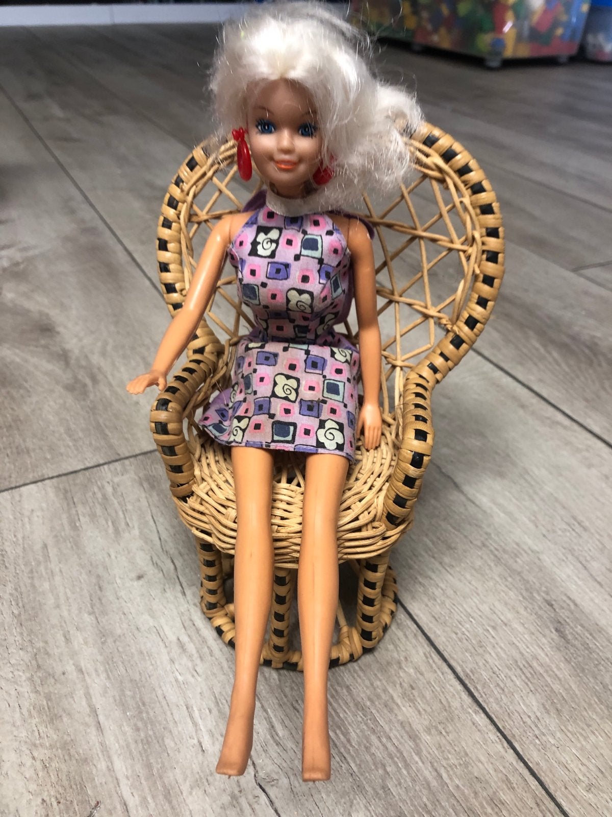 Vintage Barbie pop met rieten Pauw stoel, Ophalen of Verzenden, Gebruikt, Barbie