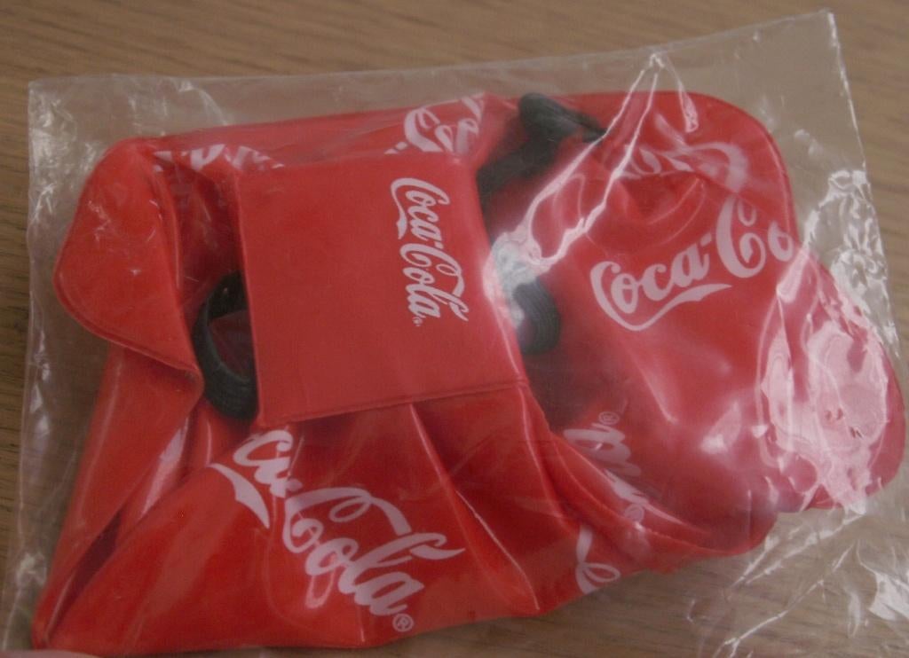 Plastic opblaasbare strik coca cola, Verzamelen, Ophalen of Verzenden, Nieuw, Gebruiksvoorwerp