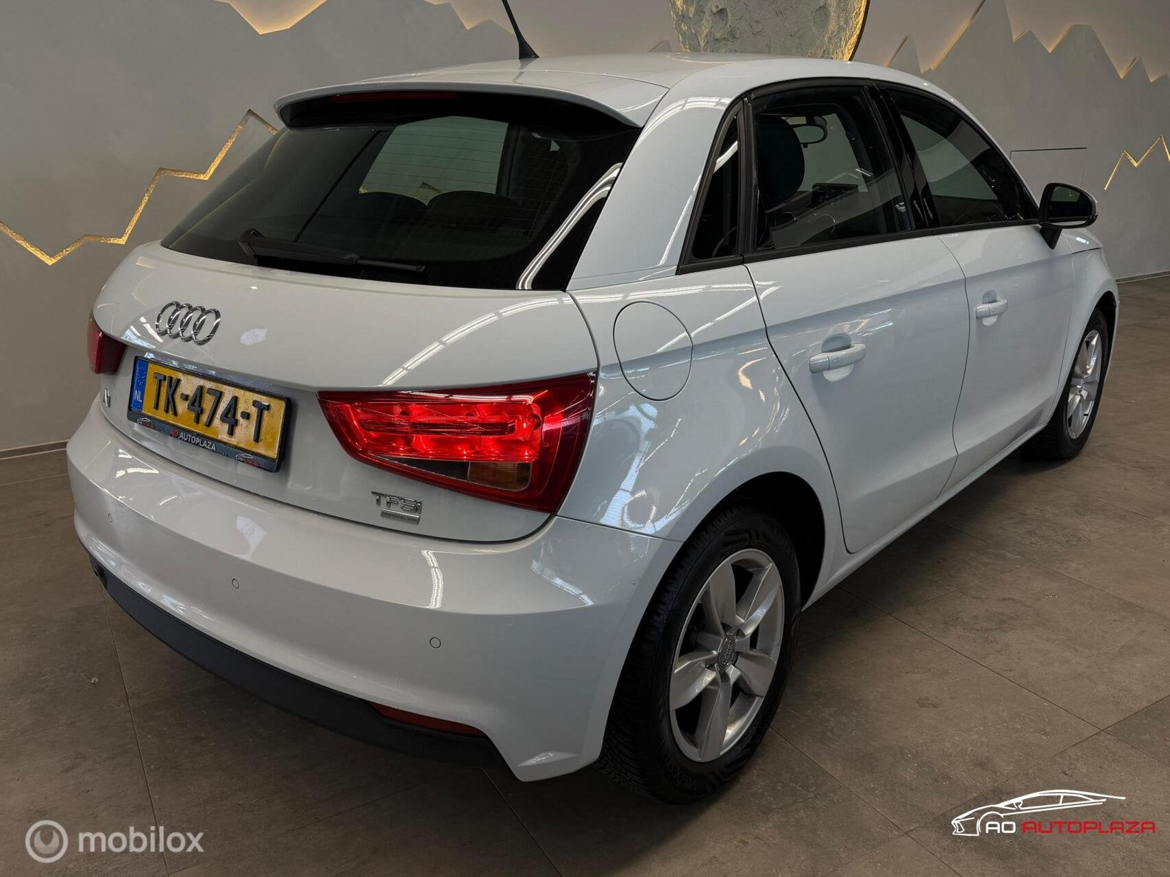 Audi A1 Sportback 1.0 TFSI Advance Navigatie/Parkeersensoren, Auto's, Audi, Voorwielaandrijving, Stof, 95 pk, 4 stoelen