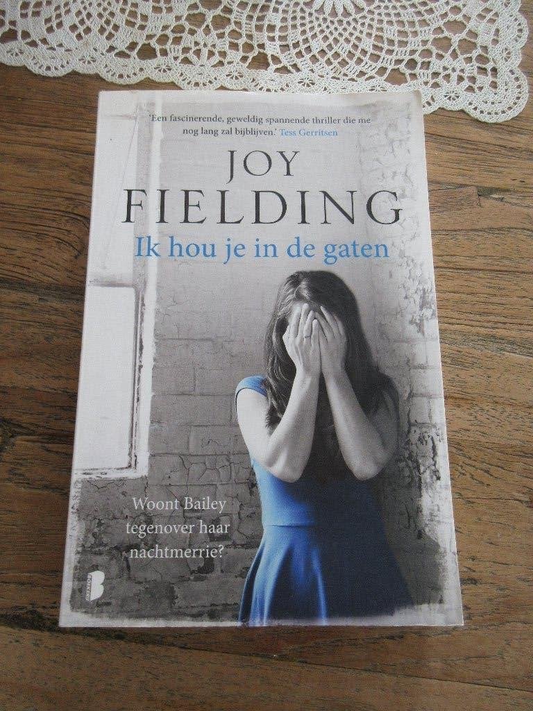 Ik hou je in de gaten. Joy Fielding, Ophalen of Verzenden, Gelezen