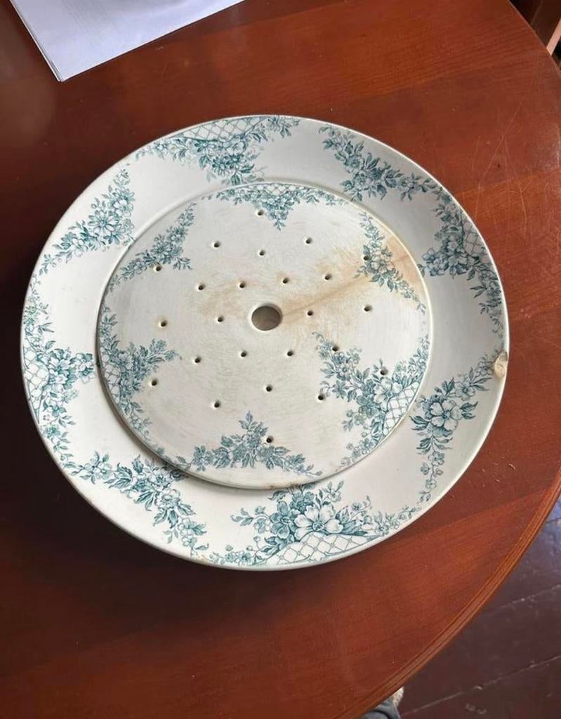 Groot bord met binnenbord om iets uit te laten lekken., Antiek en Kunst, Antiek | Schalen, Ophalen of Verzenden