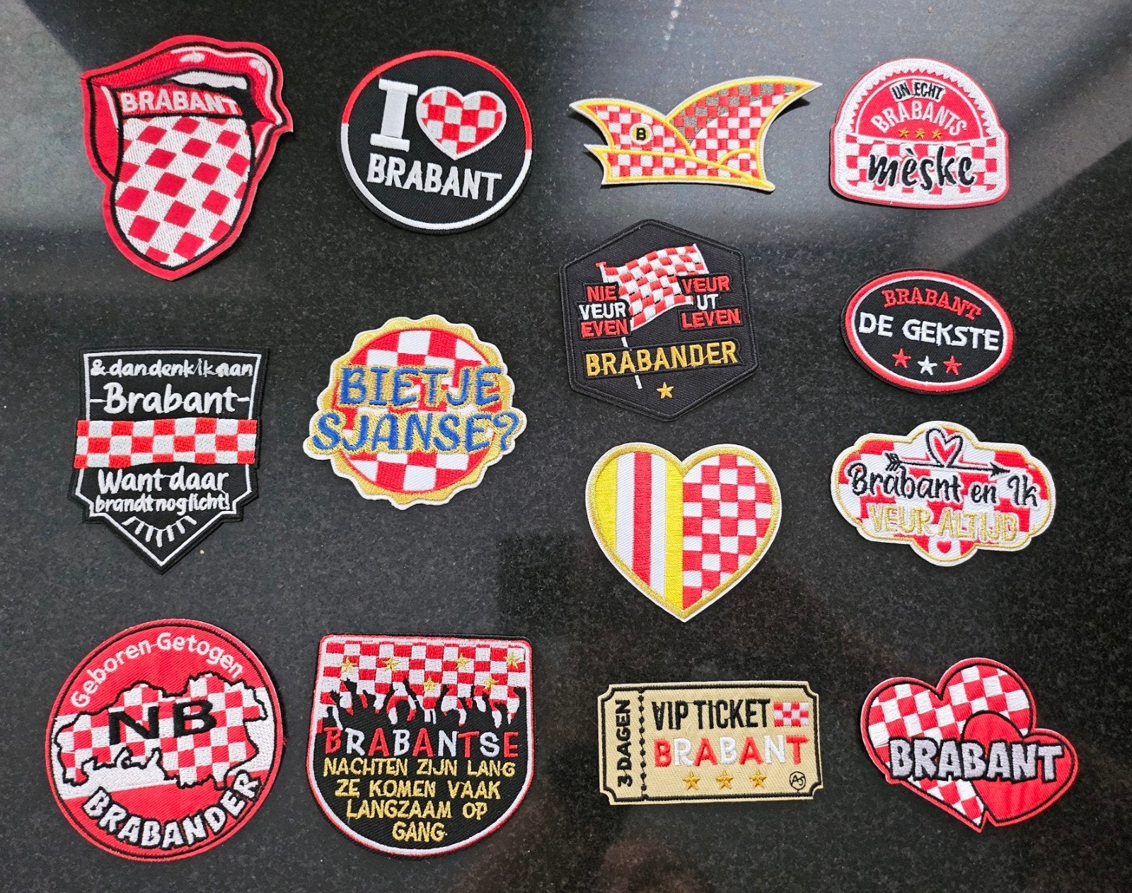 Brabantse Emblemen  - prijs is per strijkembleem, Ophalen of Verzenden, Nieuw, Overige maten