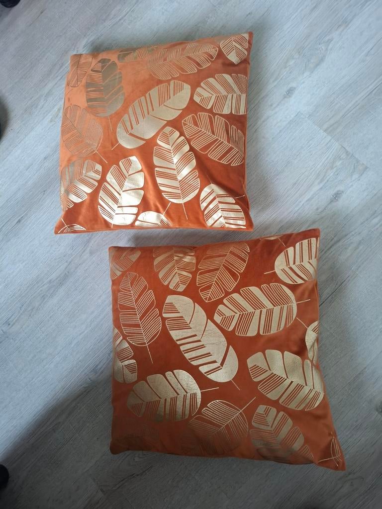 2 SIERKUSSENS 45X45 CM BELIANI ORANJE/GOUD, Ophalen of Verzenden, Zo goed als nieuw, Oranje, Vierkant