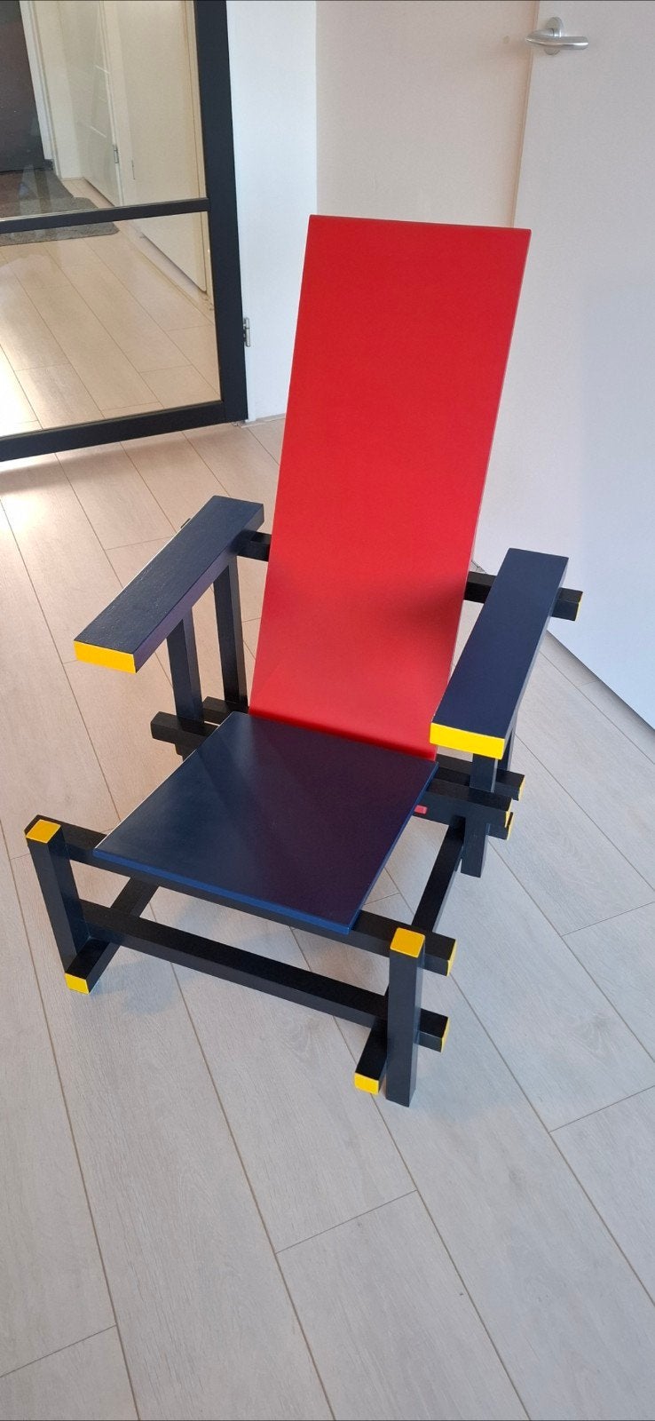 Rood-blauwe Rietveld stoel., Huis en Inrichting, Stoelen, Ophalen, Eén, Hout, Rietveld