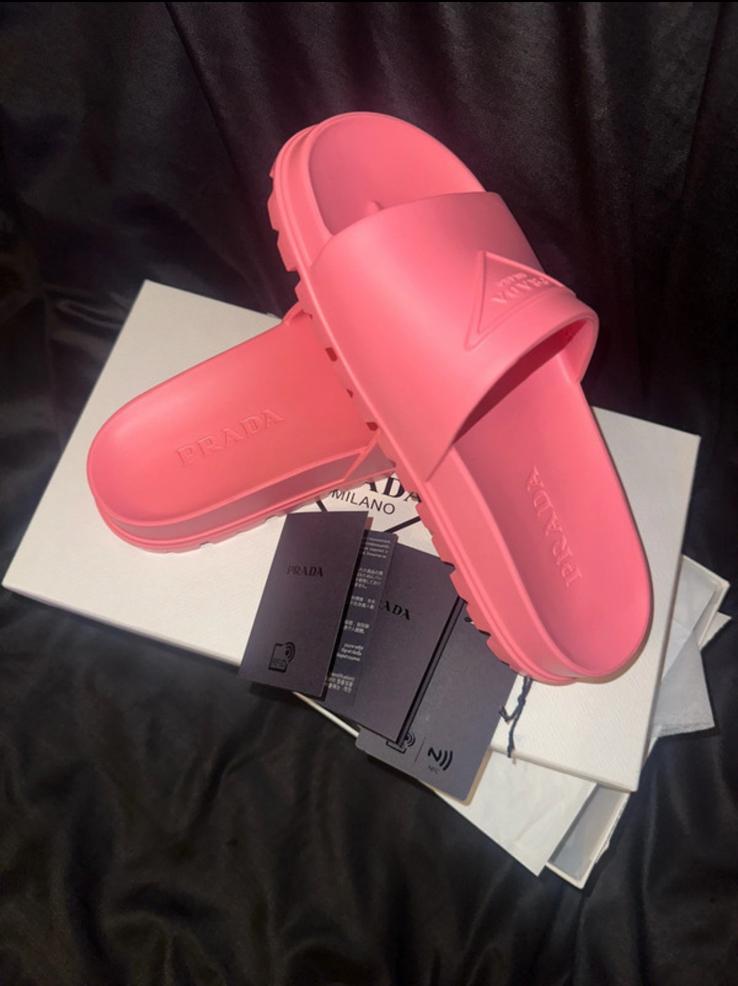 Prada Slippers, Slippers, Nieuw, Ophalen of Verzenden, Roze