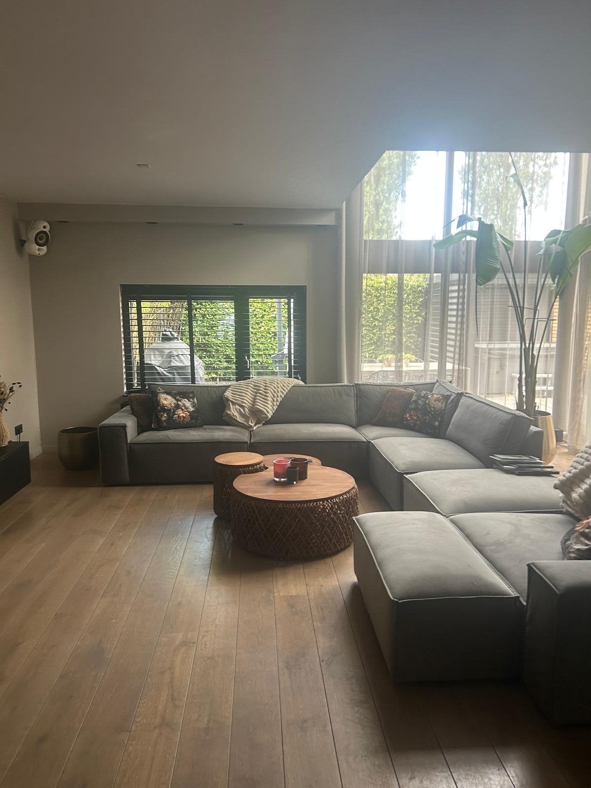 Grote moderne hoekbank, zo goed als nieuw, Huis en Inrichting, Banken | Bankstellen, Ophalen, 100 tot 125 cm, Hoekbank, 300 cm of meer