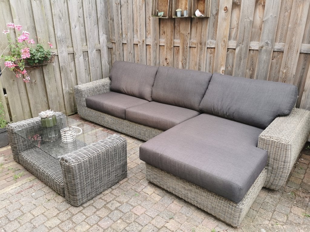 Robuuste mooie loungebank. . incl tafel en kussenset, Ophalen, 5 zitplaatsen, Kunststof, Gebruikt