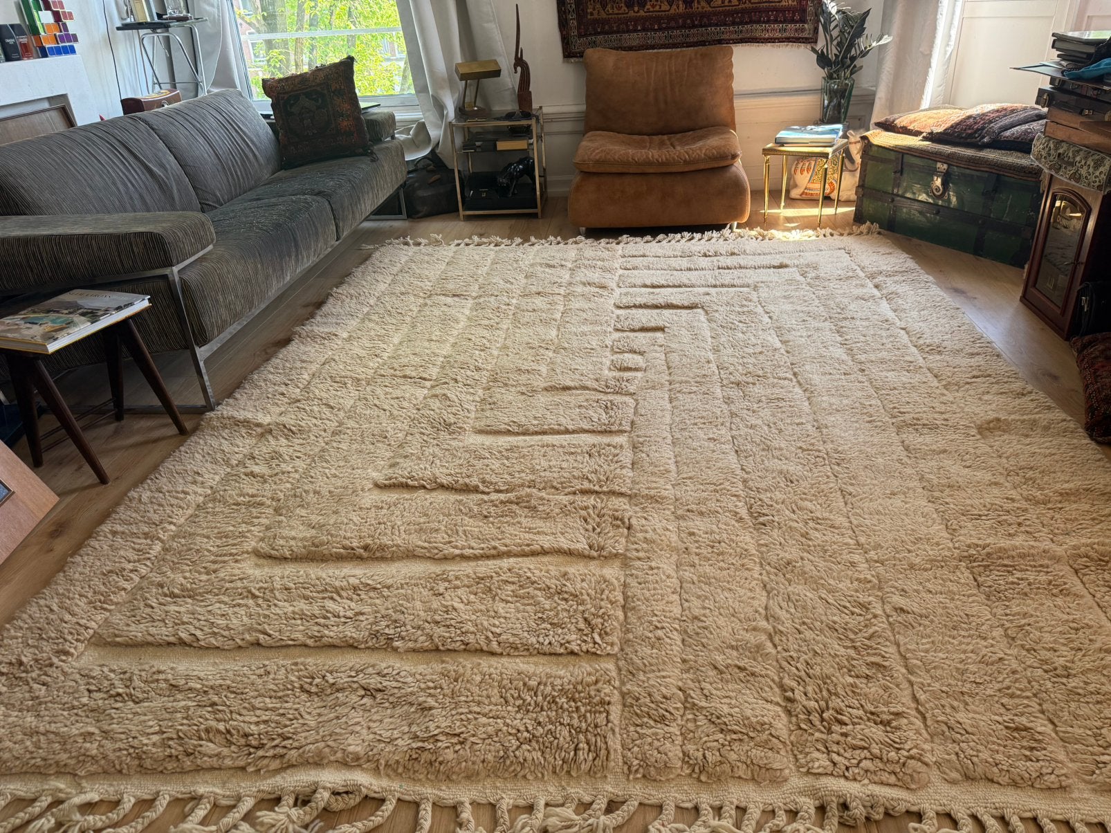 Vintage Marokkaans wollen tapijt met reliëf – 311 x 234 cm