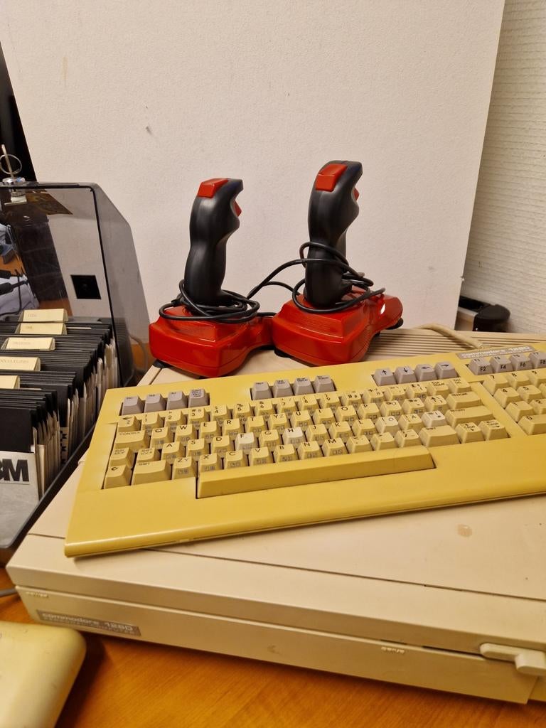 Commodore 128D, Ophalen