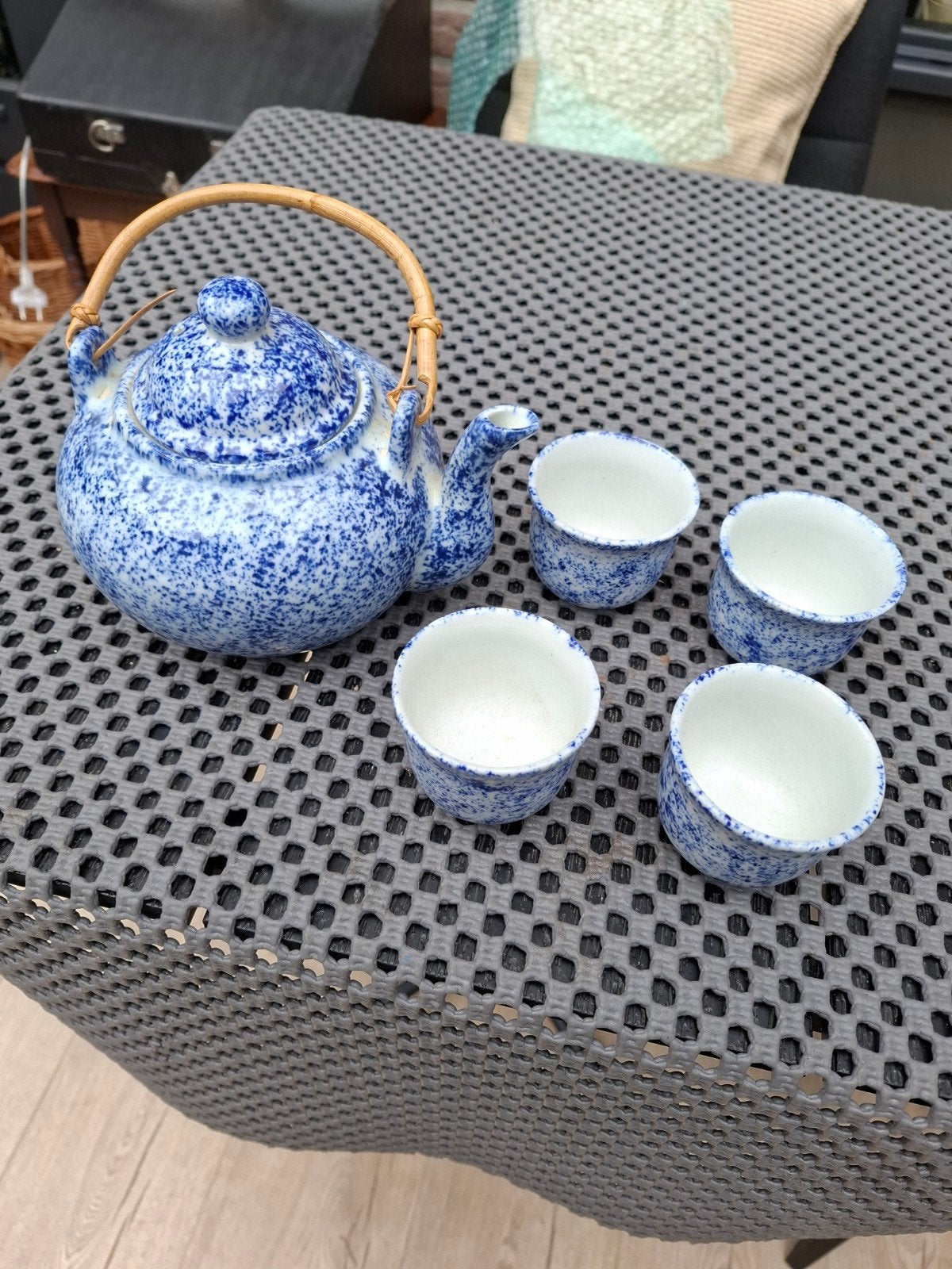 Handgemaakte Thaise theepot met 4 kopjes, blauw gespikkeld, Ophalen of Verzenden