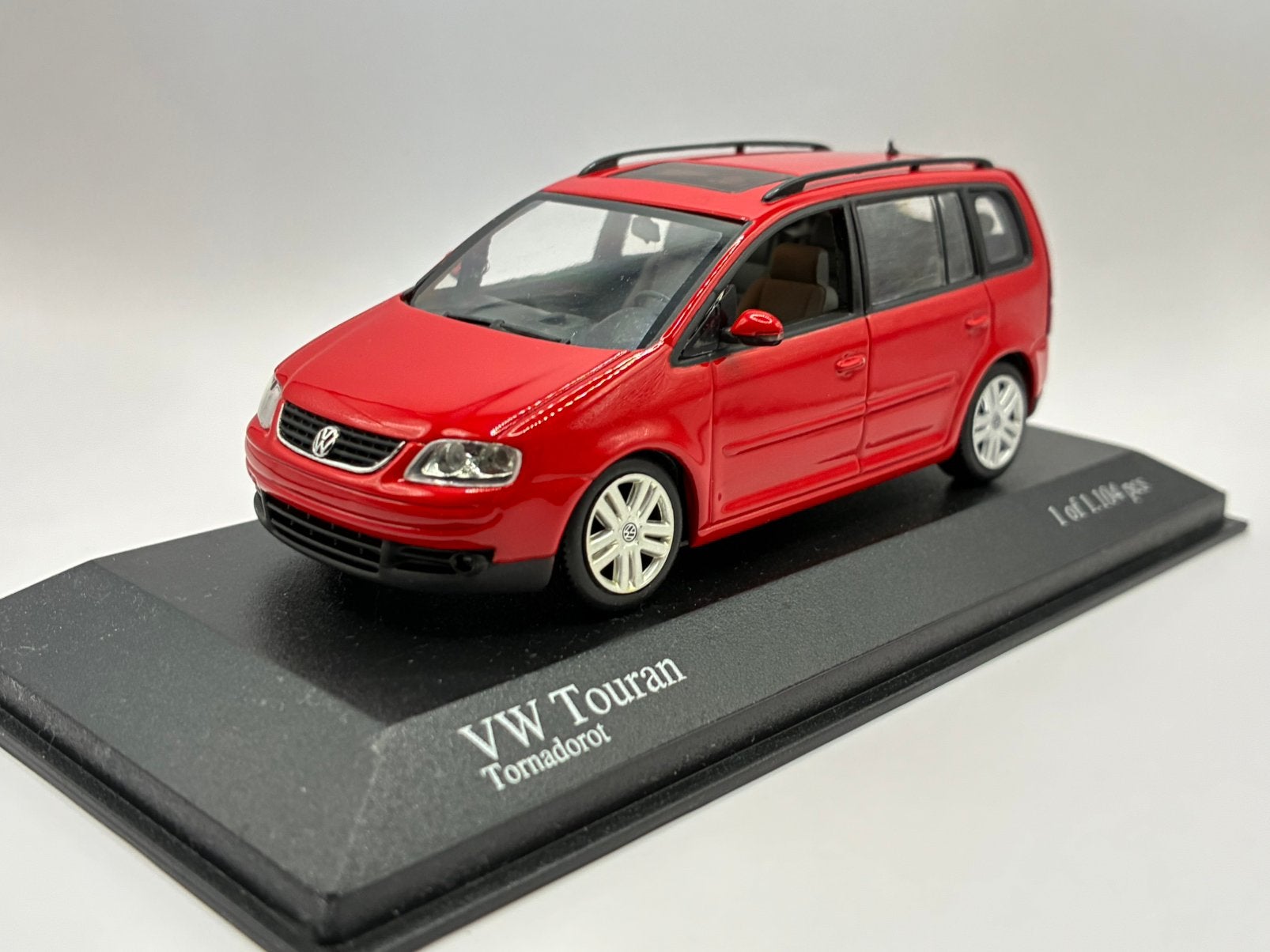 Volkswagen Touran MK1 (Type 1T) 2003 - MiniChamps, Hobby en Vrije tijd, Modelauto's | 1:43, Ophalen of Verzenden, Nieuw, Auto