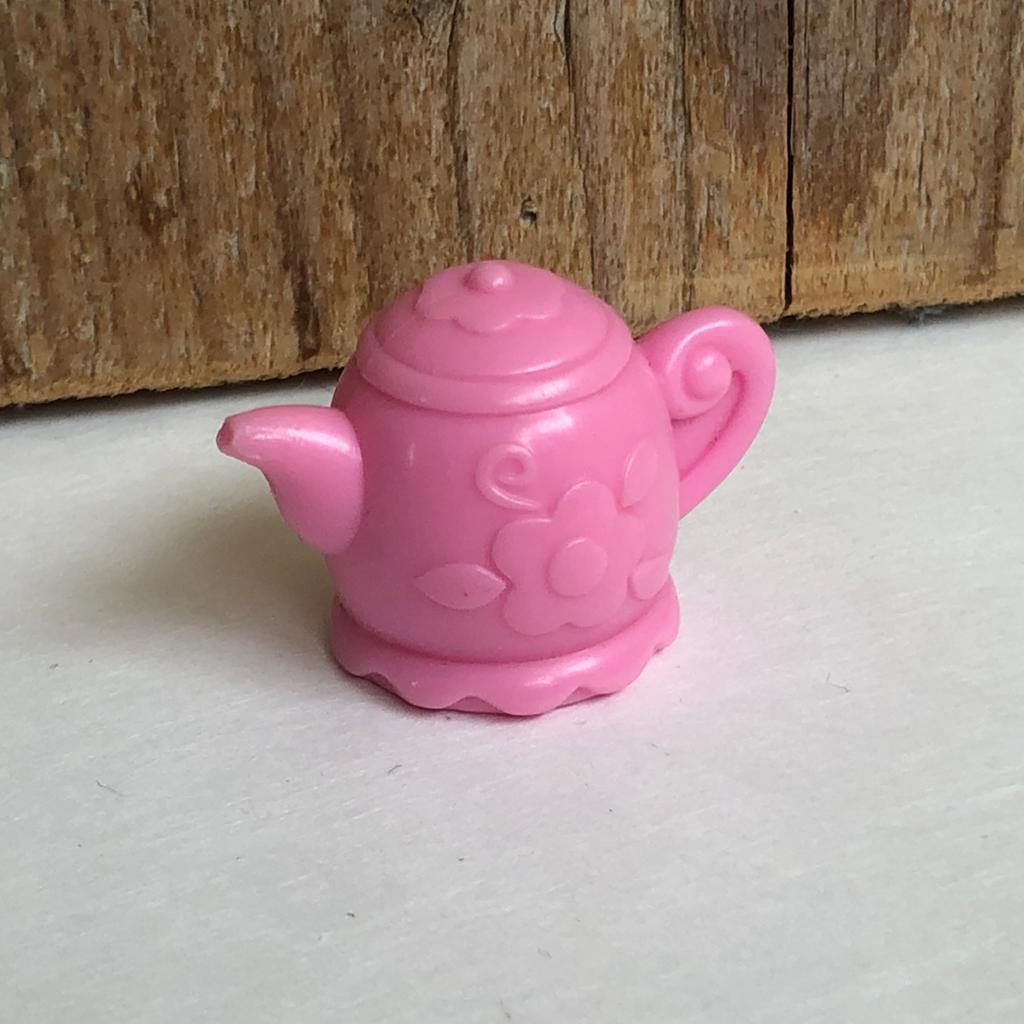 Roze Barbie theepot voor poppenhuis, Ophalen of Verzenden, Zo goed als nieuw, Toebehoren