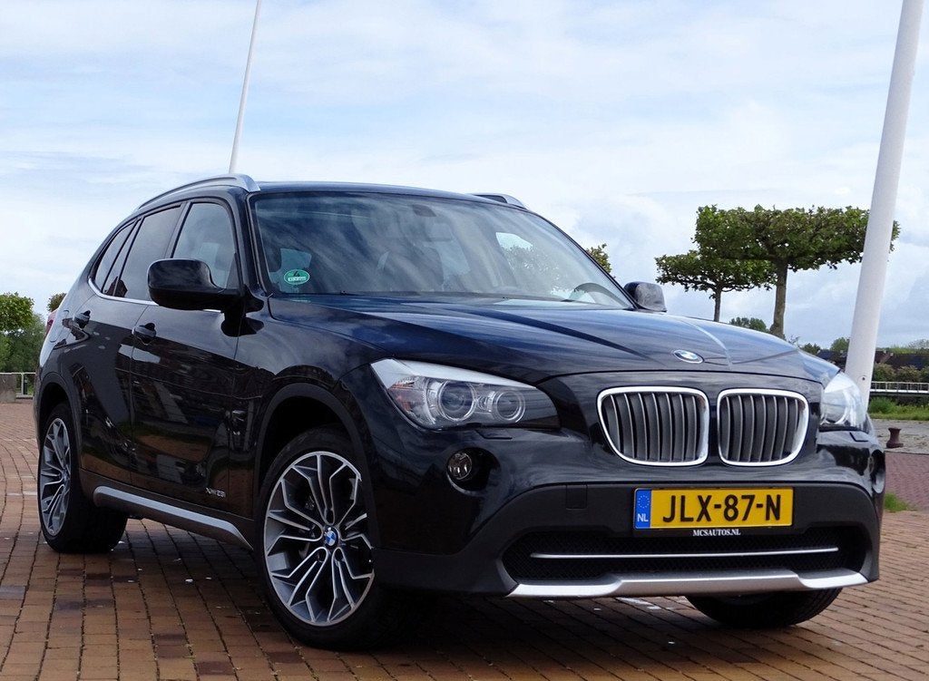 BMW X1 XDrive28i Exe Aut Pano Carplay Leer, Euro 5, Gebruikt, Zwart, 2000 kg