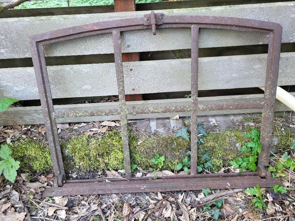 Antiek ijzeren stalraam Boerderijraam Klapraam, Ophalen