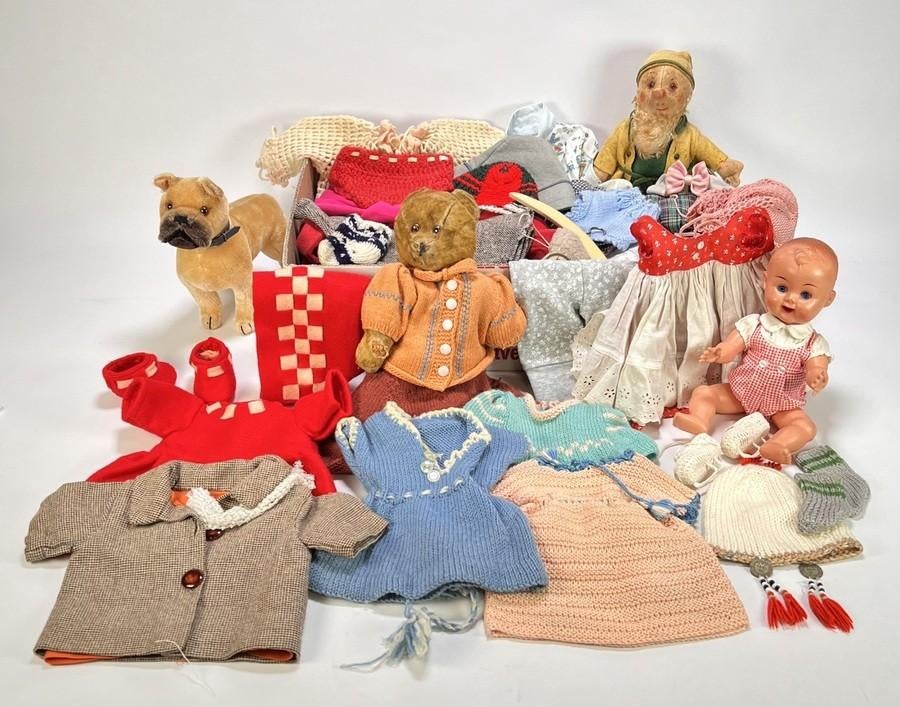 1267. Poppenkleding, knuffels en pop - 20e eeuw, Ophalen of Verzenden