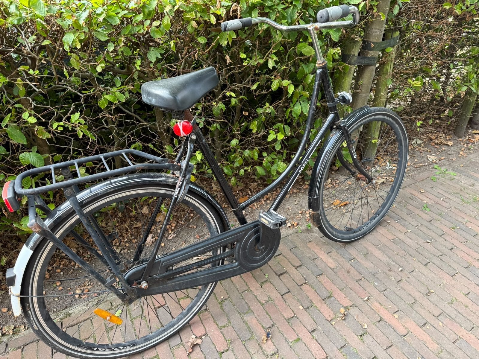 Degelijke zwarte stadsfiets - Gebruikt