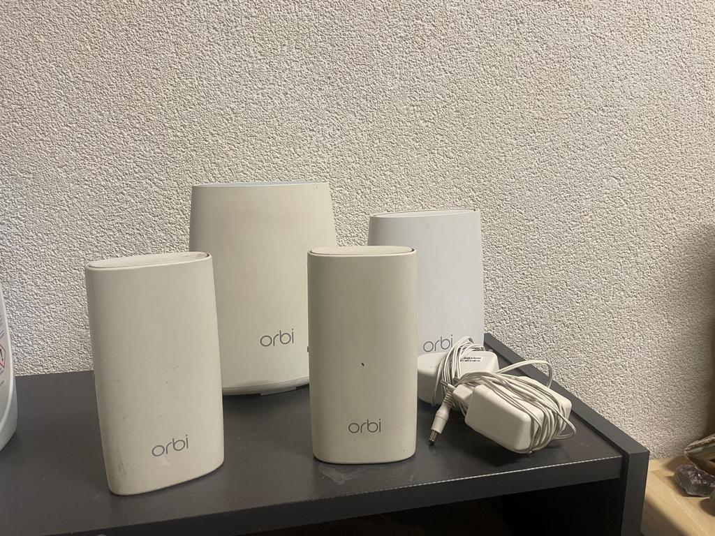 Orbi Mesh WiFi Systeem: RBR40, RBS20, 2x RBW30 (Gebruikt), Ophalen of Verzenden, Gebruikt