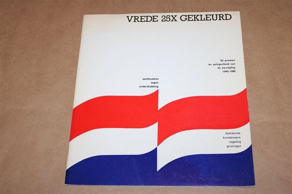 Vrede 25x gekleurd. Zeefdrukken tegen onderdrukking., Ophalen of Verzenden, Gelezen