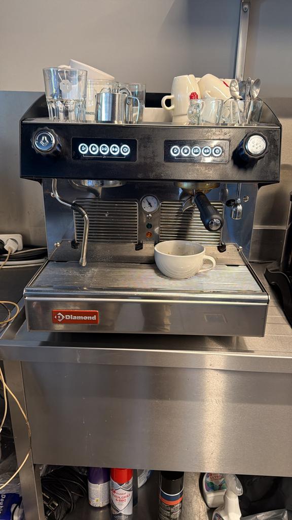 Koffiemachine met Koffiemolen - Diamond, Stoompijpje, Espresso apparaat, 10 kopjes of meer, Zo goed als nieuw