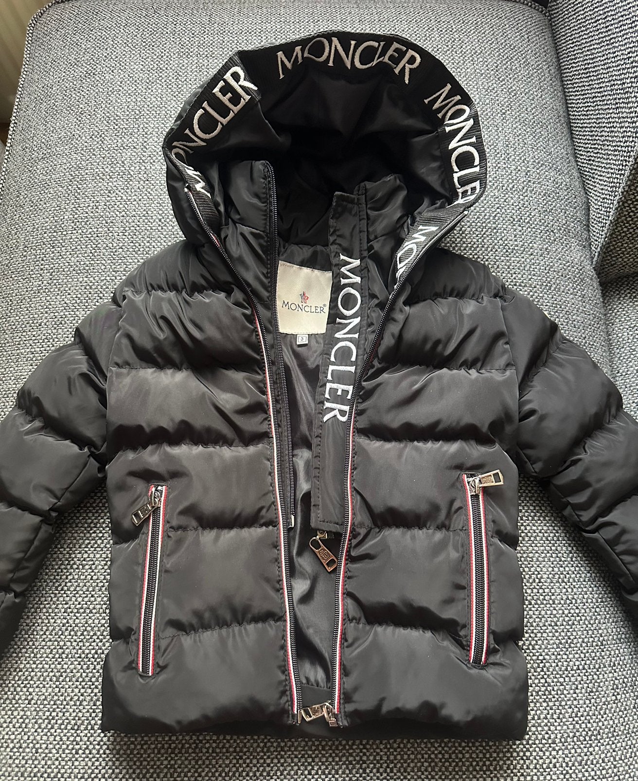 Winterjas Moncler, Ophalen of Verzenden, Zo goed als nieuw, Meisje