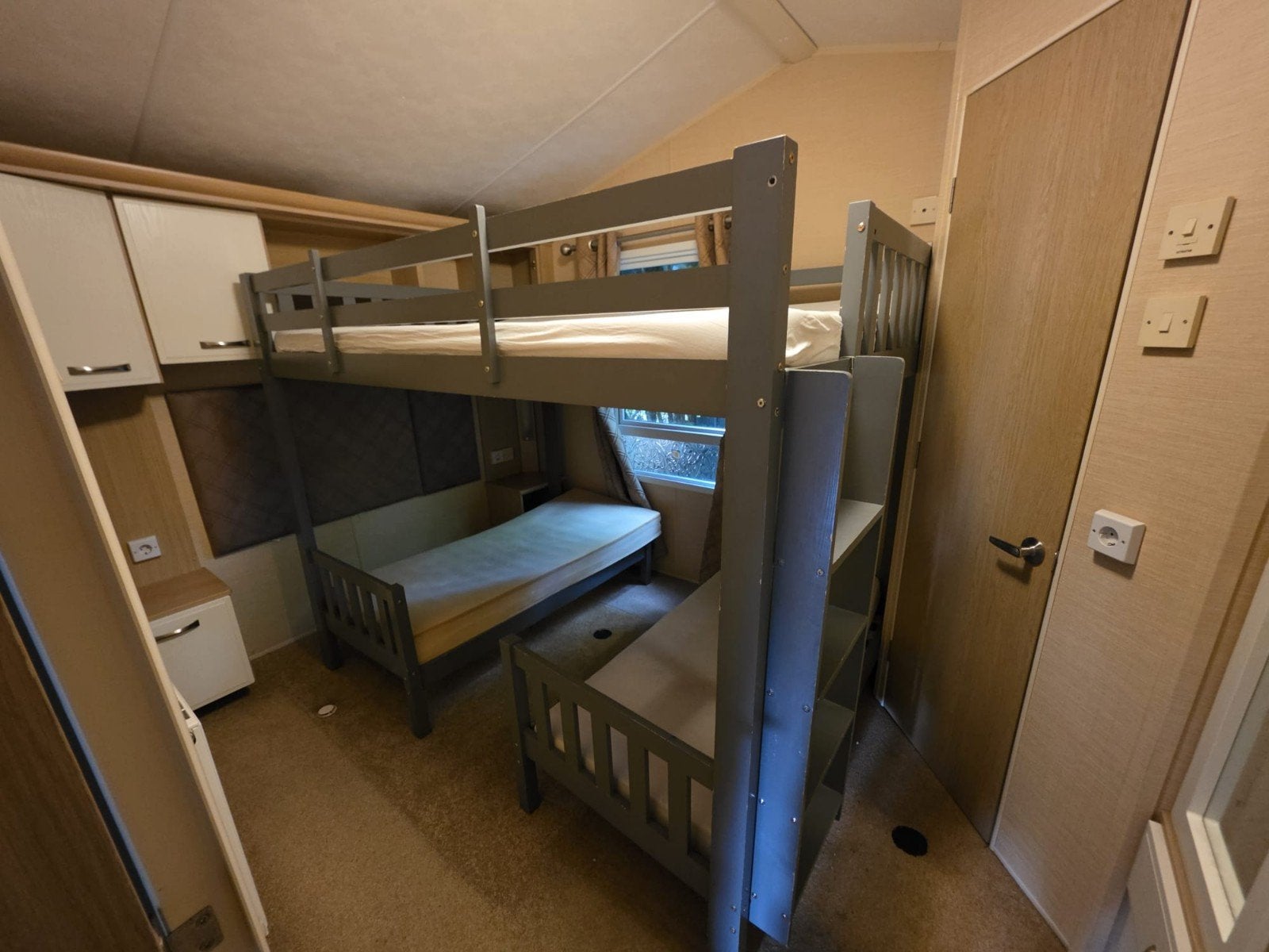 3 /4 persoons kinder stapelbed stapel bed incl matrassen, Huis en Inrichting, Slaapkamer | Stapelbedden en Hoogslapers, Ophalen