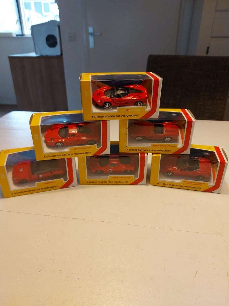 Burago 1:43 Ferrari Shell set, Ophalen of Verzenden