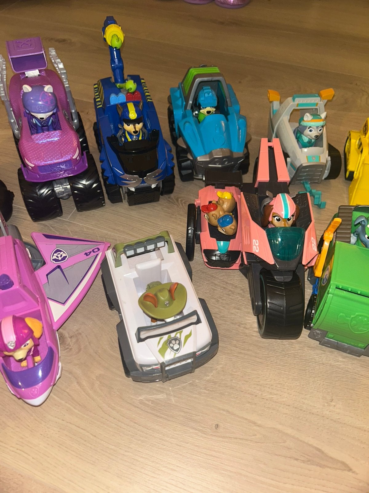 Paw Patrol auto’s met poppetjes, Ophalen, Zo goed als nieuw