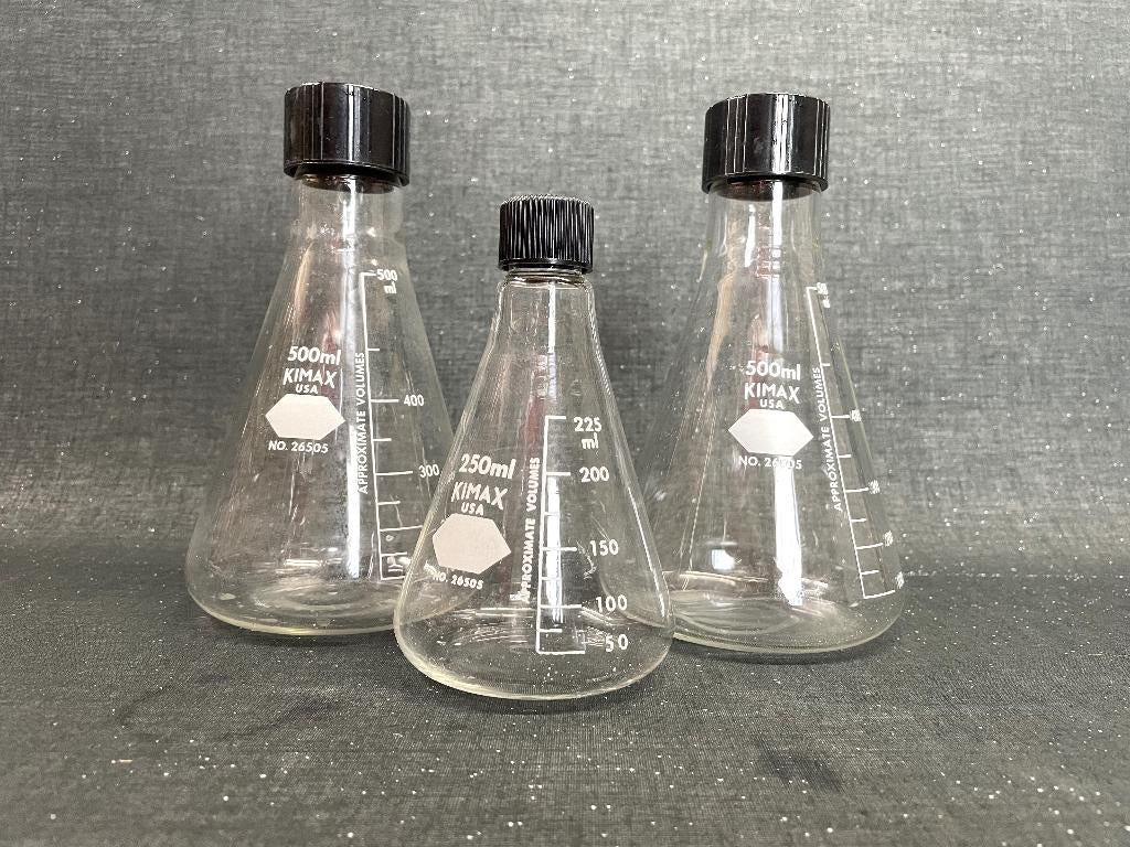 set van 3 Erlenmeyers met schroefdop, laboratorium glaswerk, Ophalen of Verzenden, Gebruikt, Glas, Overige stijlen