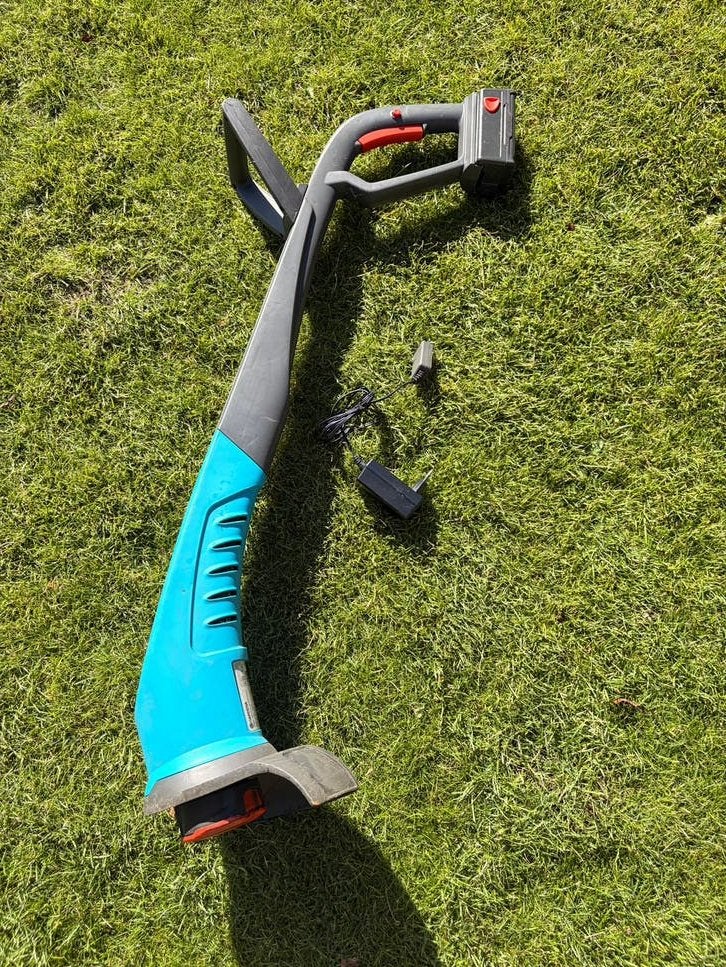 Gardena Accu Kantentrimmer 18V - SmallCut 300 Accu +oplader, Gebruikt, Minder dan 30 cm, Accu-grasmaaier, Ophalen of Verzenden