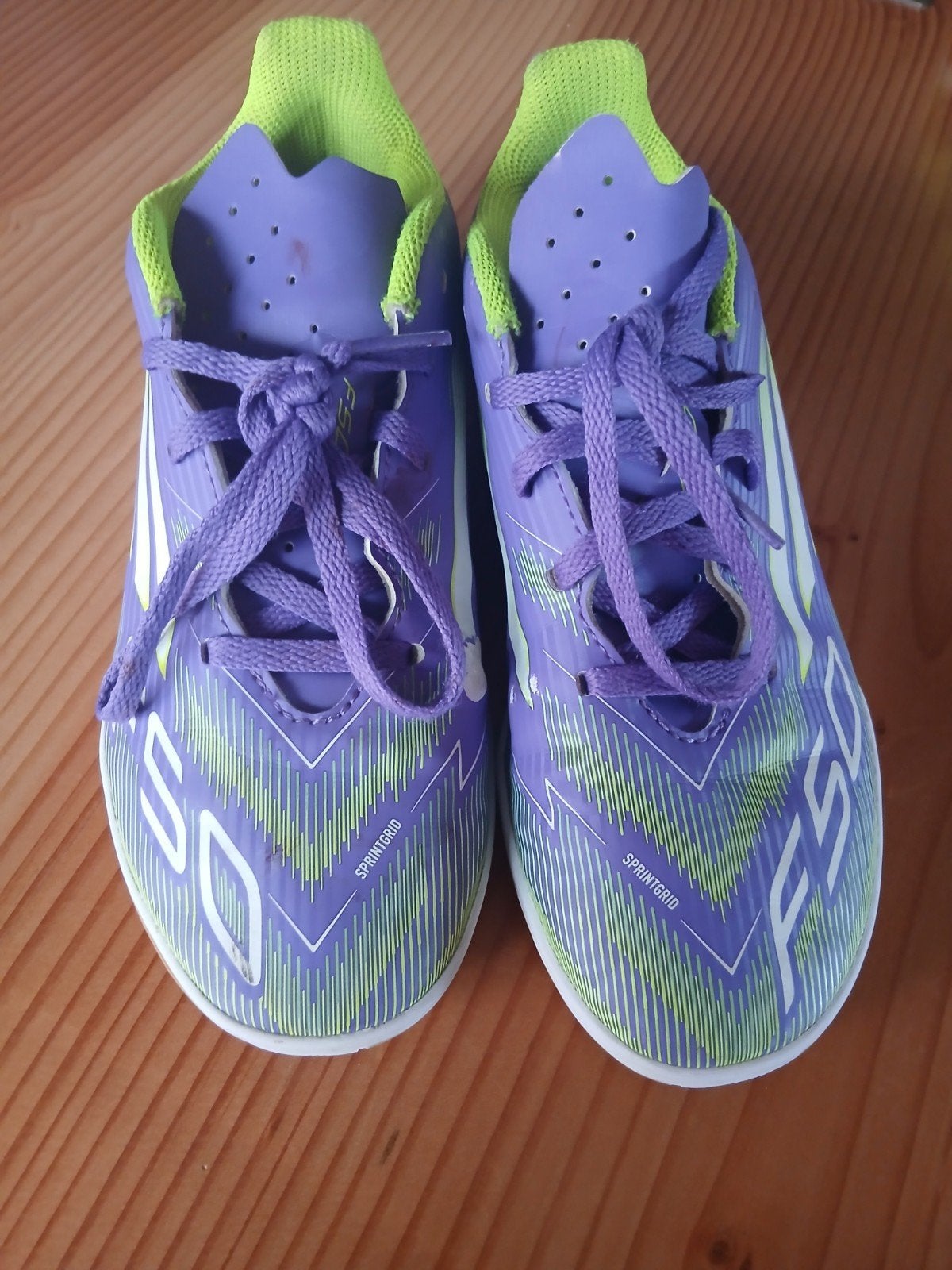 Adidas F50 zaalvoetbalschoenen - Paars/Groen maat 35, Ophalen, Maat XS of kleiner, Schoenen, Zo goed als nieuw