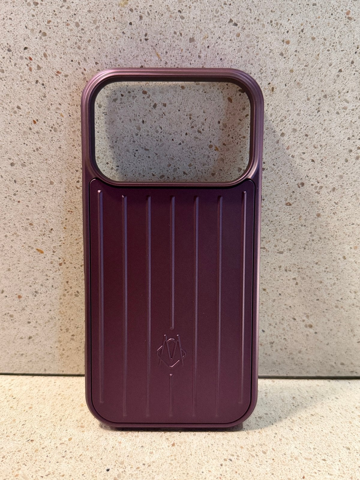 Rimowa hoesje Case iPhone 18 pro - Burgundy - cover 17 pro, Telecommunicatie, Ophalen of Verzenden, Nieuw, Hoesje of Tasje