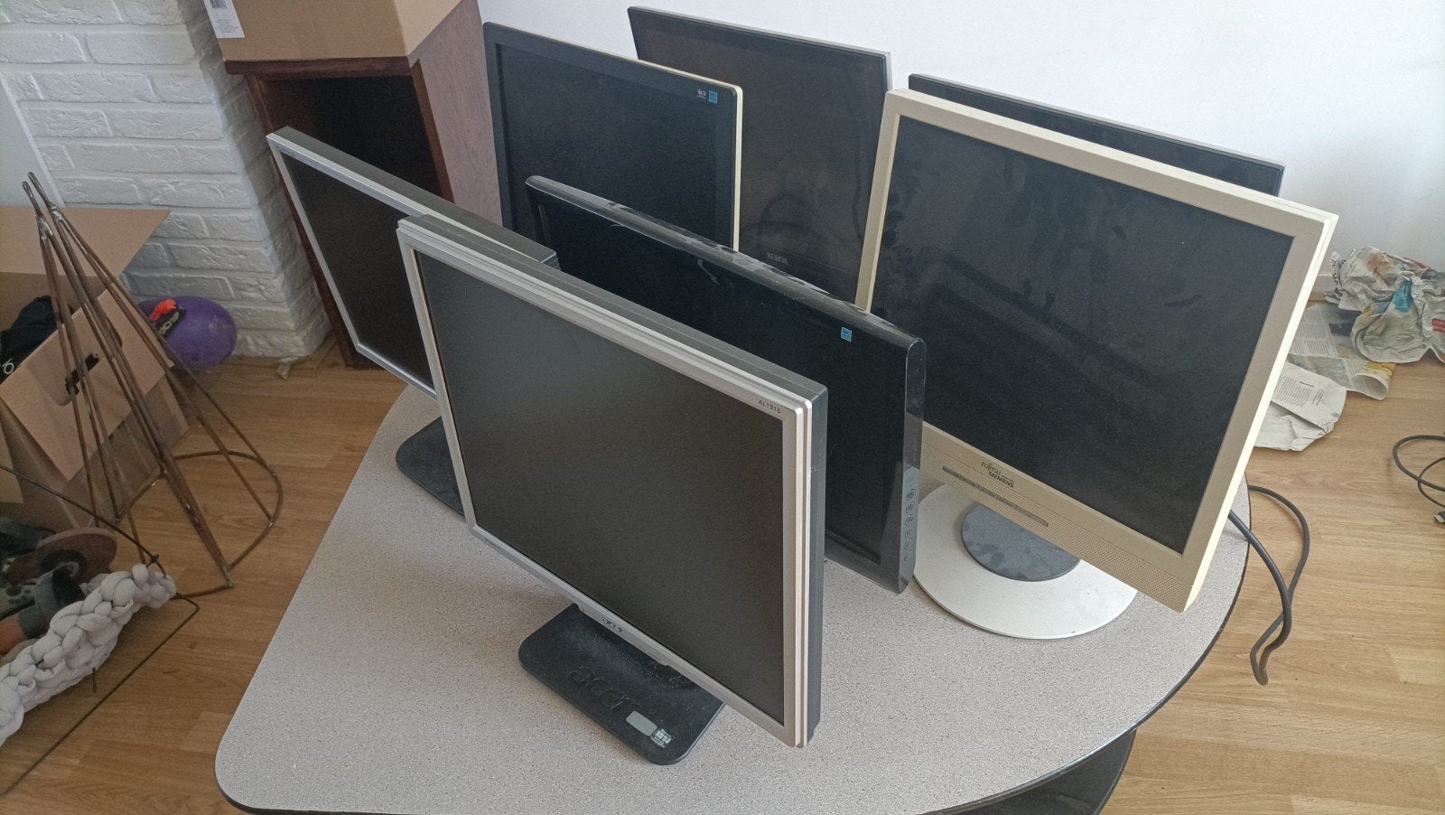 7x 19 inch monitoren - gratis af te halen (werking onbekend), Computers en Software, Ophalen, Gebruikt