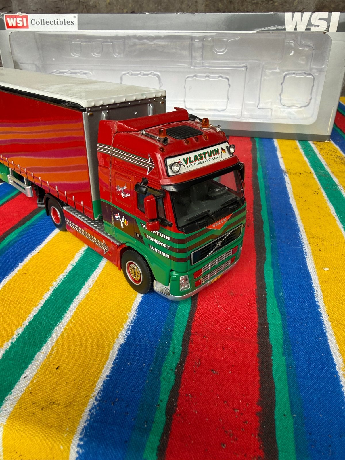 WSI Collectibles Vlastuin Transport Volvo Truck Model, Hobby en Vrije tijd, Modelbouw | Auto's en Voertuigen, Overige merken, 1:32 tot 1:50
