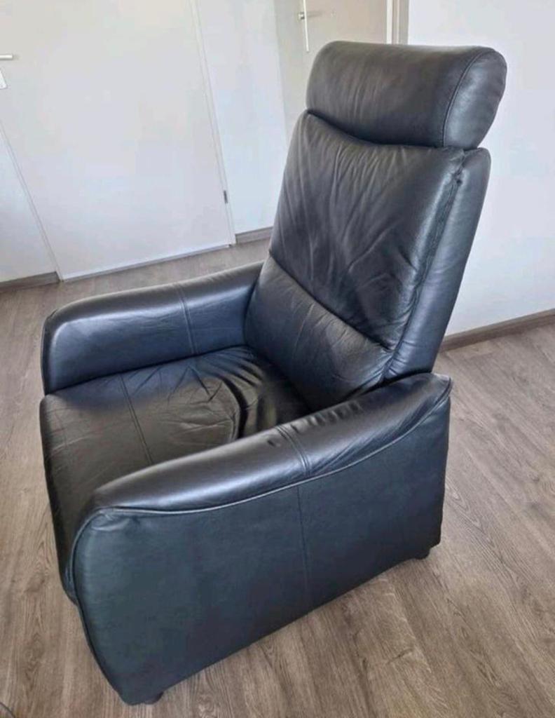 Gereserveerd voor Daan Relax fauteuil zwart leer, Huis en Inrichting, Fauteuils, Ophalen, Gebruikt, Leer, 50 tot 75 cm