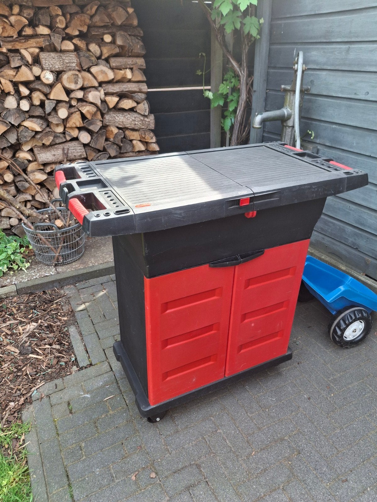 Gereedschapskarretje van Keter, Ophalen