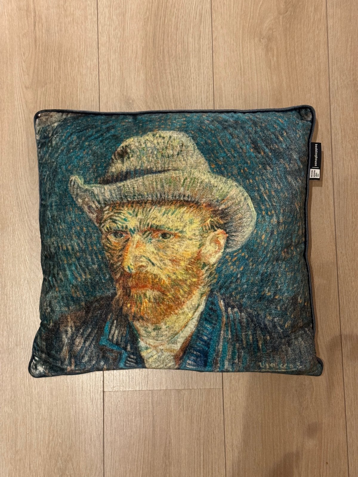 Sierkussen Vincent van Gogh Beddinghouse X Van Gogh Museum, Ophalen of Verzenden, Zo goed als nieuw, Overige kleuren, Vierkant