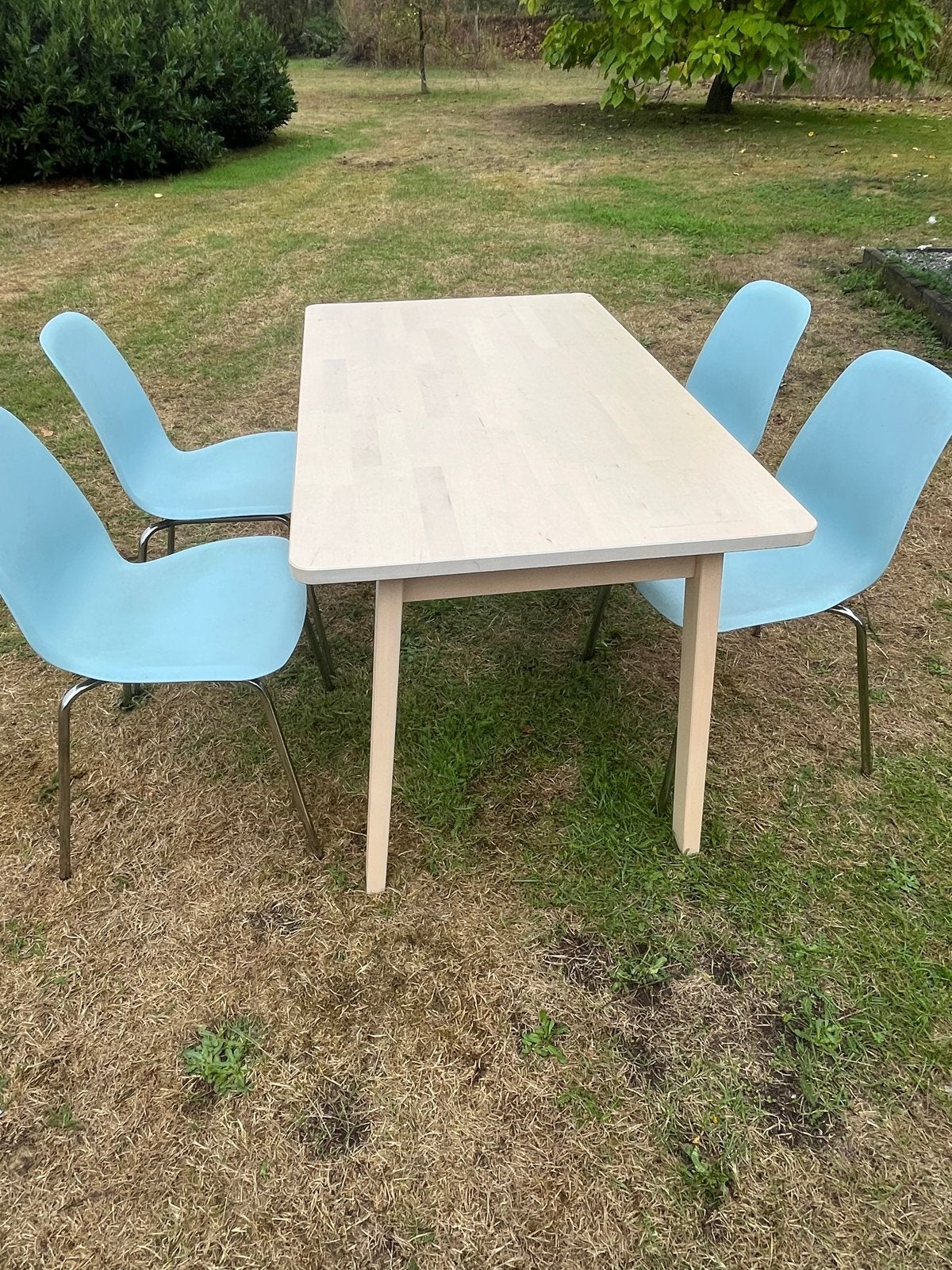 Eettafel met 4 stoelen - Licht hout en lichtblauw, Ophalen, Gebruikt, 100 tot 150 cm, 50 tot 100 cm