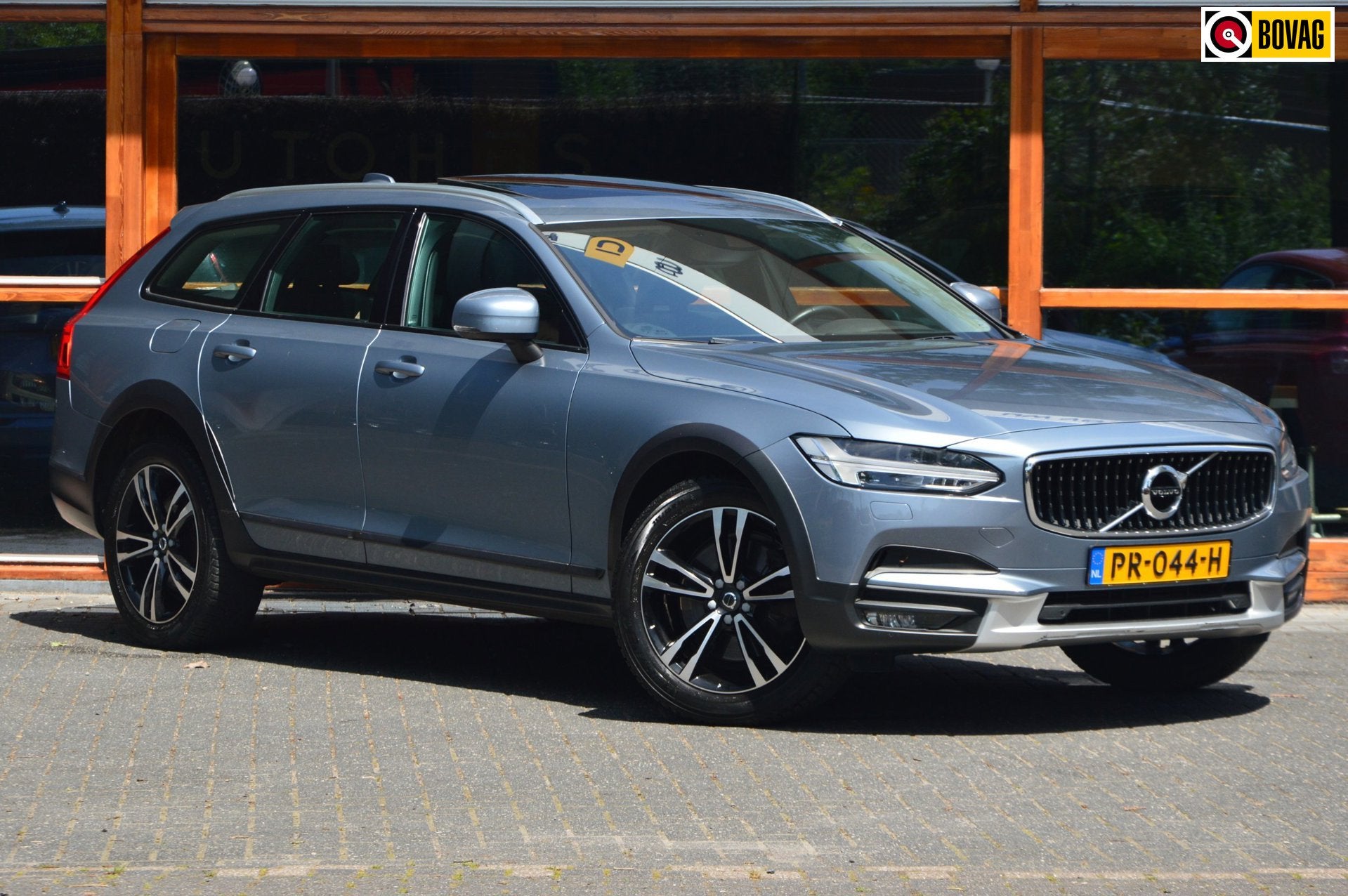 Volvo V90 Cross Country T5 AWD | Luchtvering | Panoramadak |, Auto's, Volvo, Blauw, 2400 kg, 102 €/maand, 750 kg