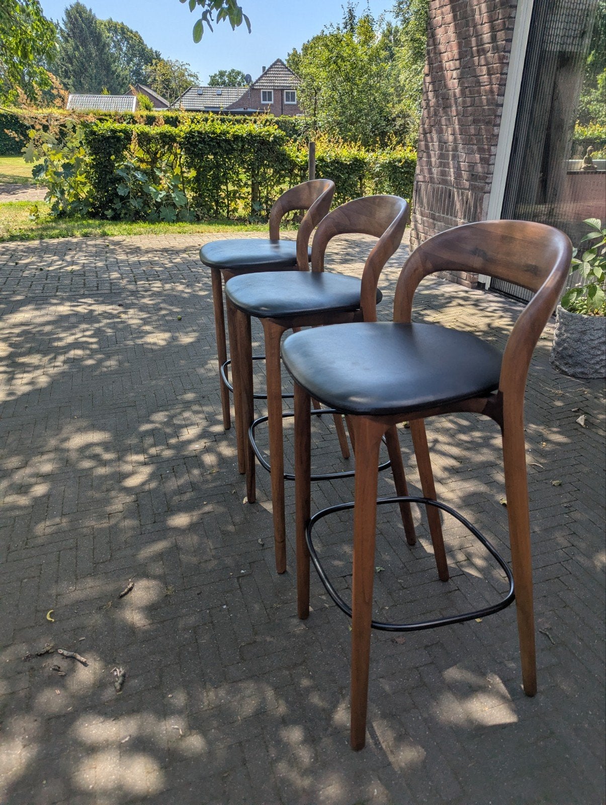 Artisan Neva barkrukken europees walnoot, Huis en Inrichting, Barkrukken, Ophalen, Gebruikt, Met voetsteun, 90 cm of meer