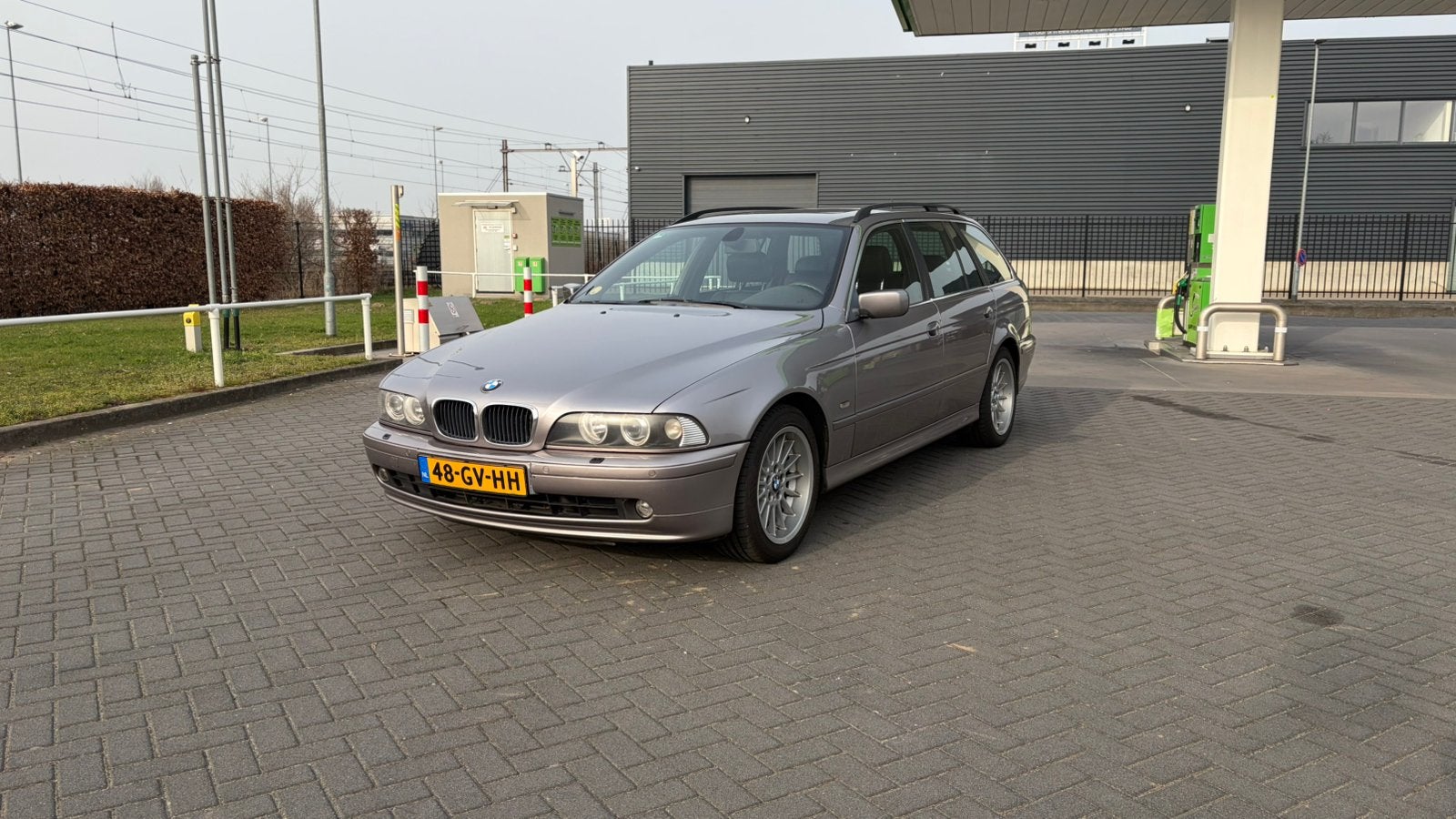 BMW 5-Serie 3.0 530I Touring AUT 2001 Grijs, Automaat, Achterwielaandrijving, Zwart, 2000 kg