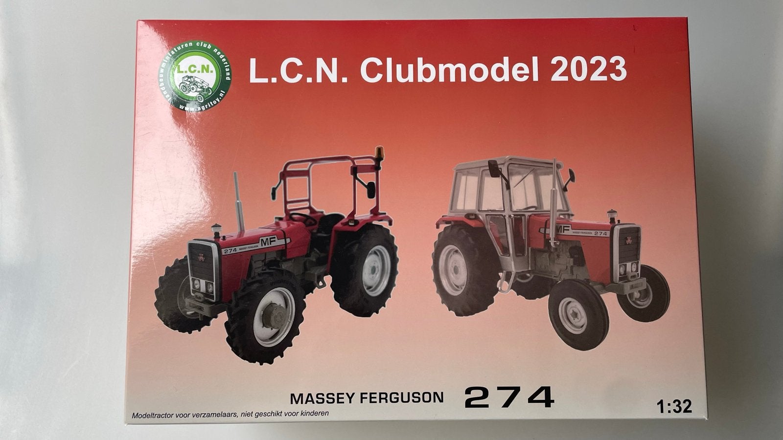LCN Clubmodel 2023 MF 274 met rolkooi, Hobby en Vrije tijd, Modelauto's | 1:32, Ophalen of Verzenden, Nieuw
