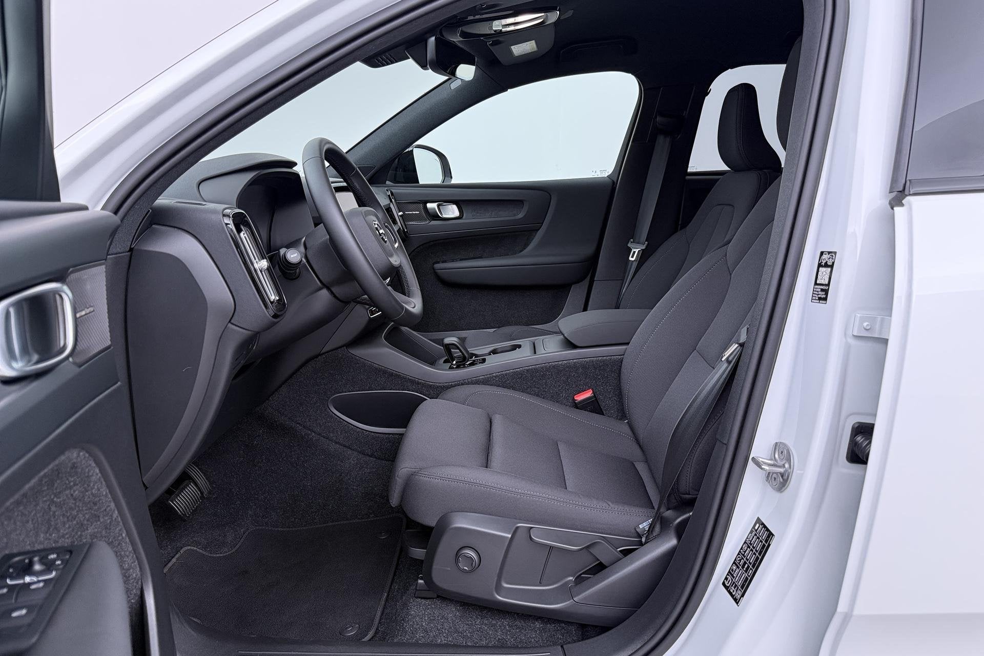Volvo EX40 Extended Range Plus Black Edition 82 kWh | ACC |, Auto's, Volvo, Automaat, Gebruikt, 252 pk, Wit