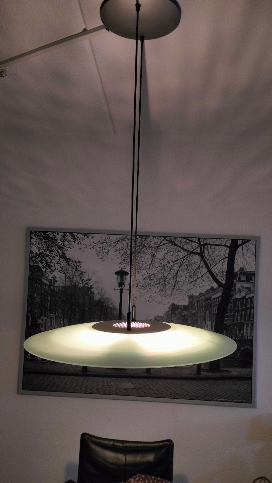 Moderne  hallogeen hanglamp met glazen kap, Huis en Inrichting, Lampen | Hanglampen, Ophalen, Gebruikt, E27 (groot), Glas