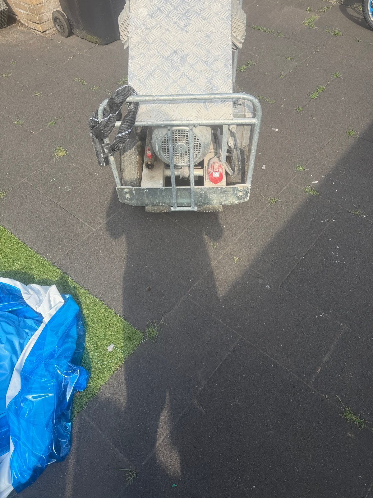Atlas Copco luchtcompressor - 2 jaar oud, Ophalen, Zo goed als nieuw, Mobiel
