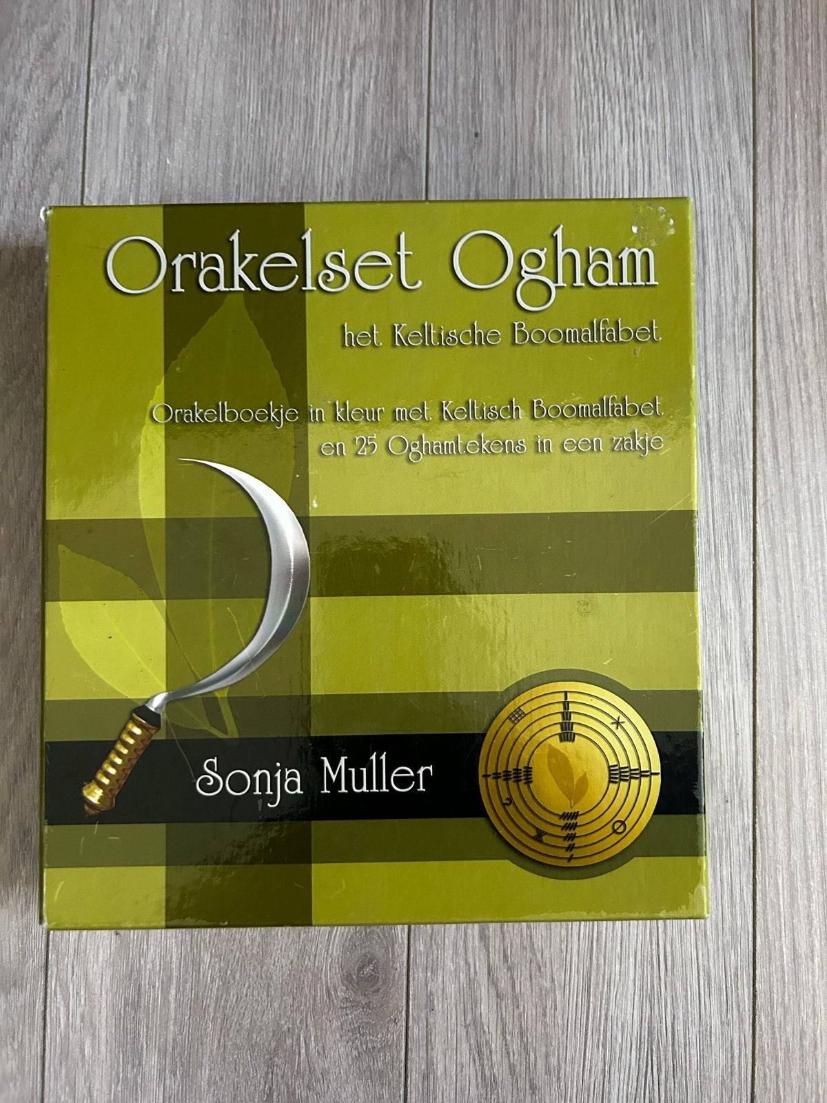 Orakelset Ogham: Keltisch Boomalfabet Sonja Muller, Boeken, Ophalen of Verzenden, Zo goed als nieuw, Spiritualiteit algemeen, Instructieboek