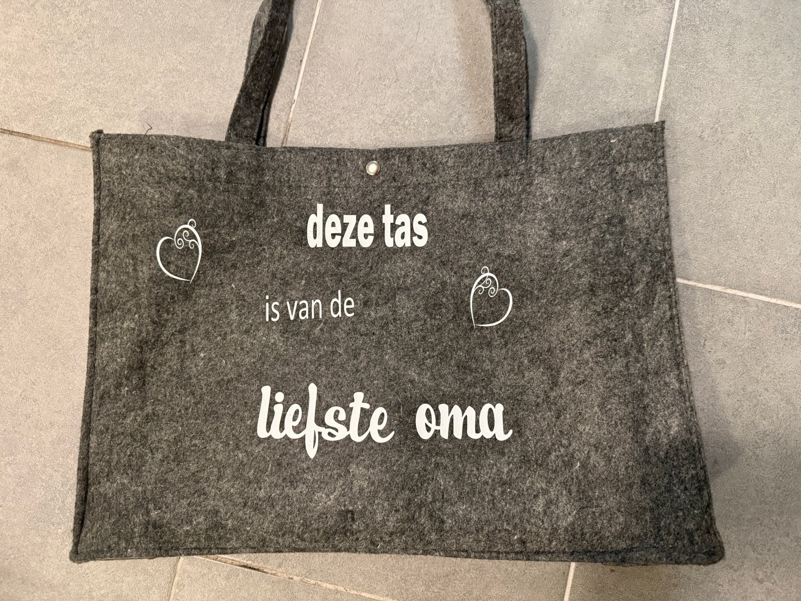 Grijze vilten shopper "liefste oma", Ophalen of Verzenden, Zo goed als nieuw, Grijs, Shopper