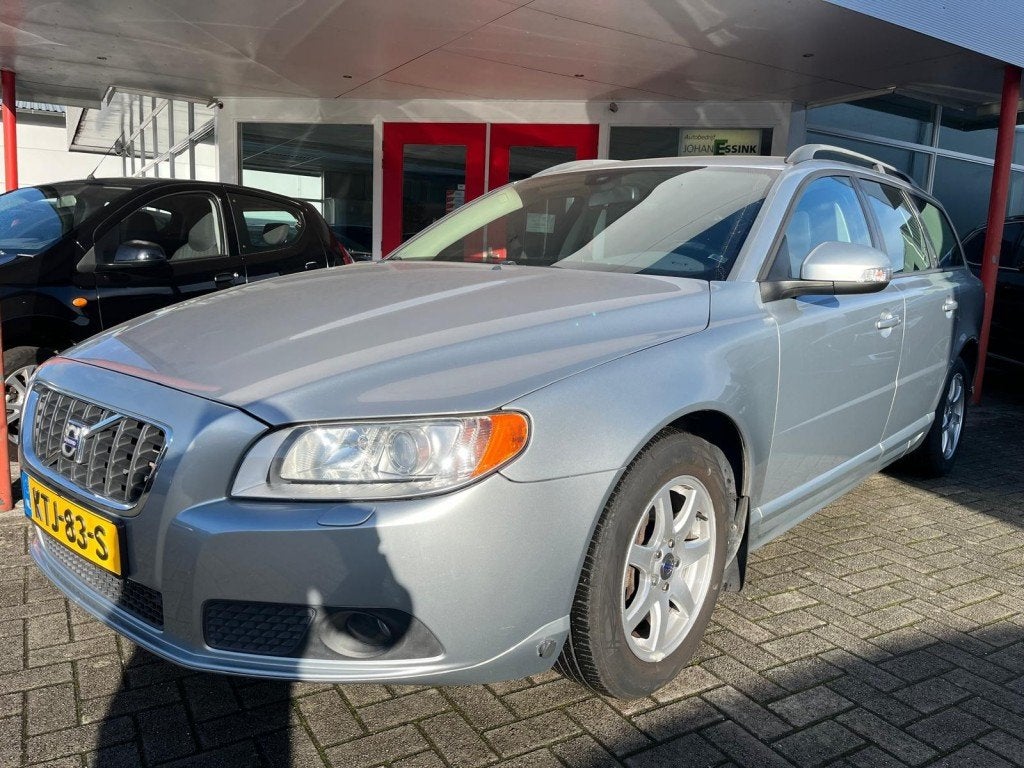 Volvo V70 2.5T 200PK Momentum Automaat  200 PK  Half Leder, 2521 cc, Euro 4, 750 kg, Xenon verlichting