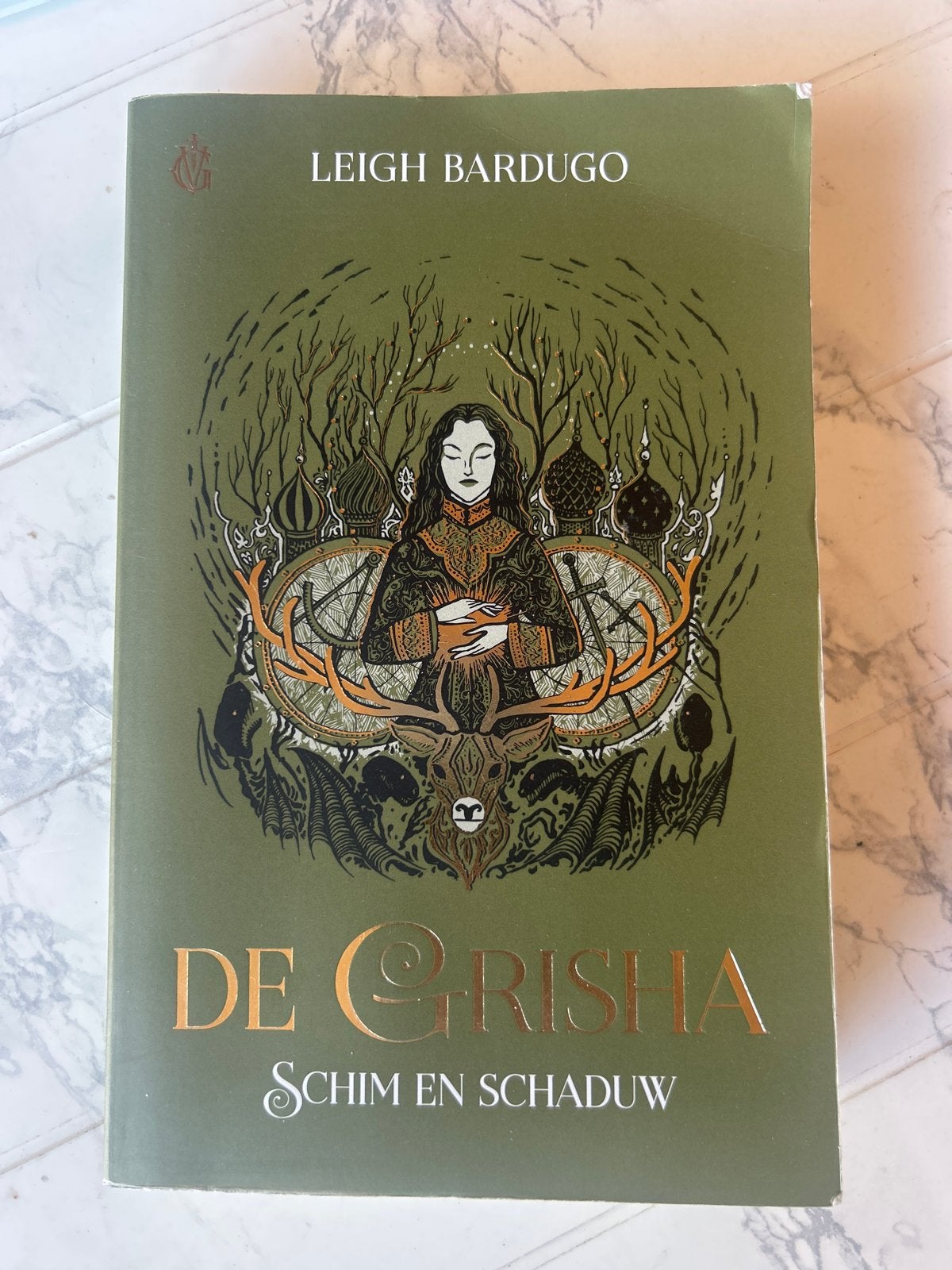 De Grisha: Schim en Schaduw - Leigh Bardugo, Boeken, Ophalen of Verzenden, Zo goed als nieuw